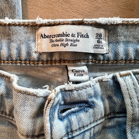 Abercrombie & Fitch Blue Cropped Ankle Jeans - Picture 3 of 3